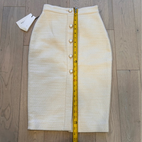NWT Aritzia Babaton Giselle IvoryTweed pearl skirt size 2 - Picture 5 of 9